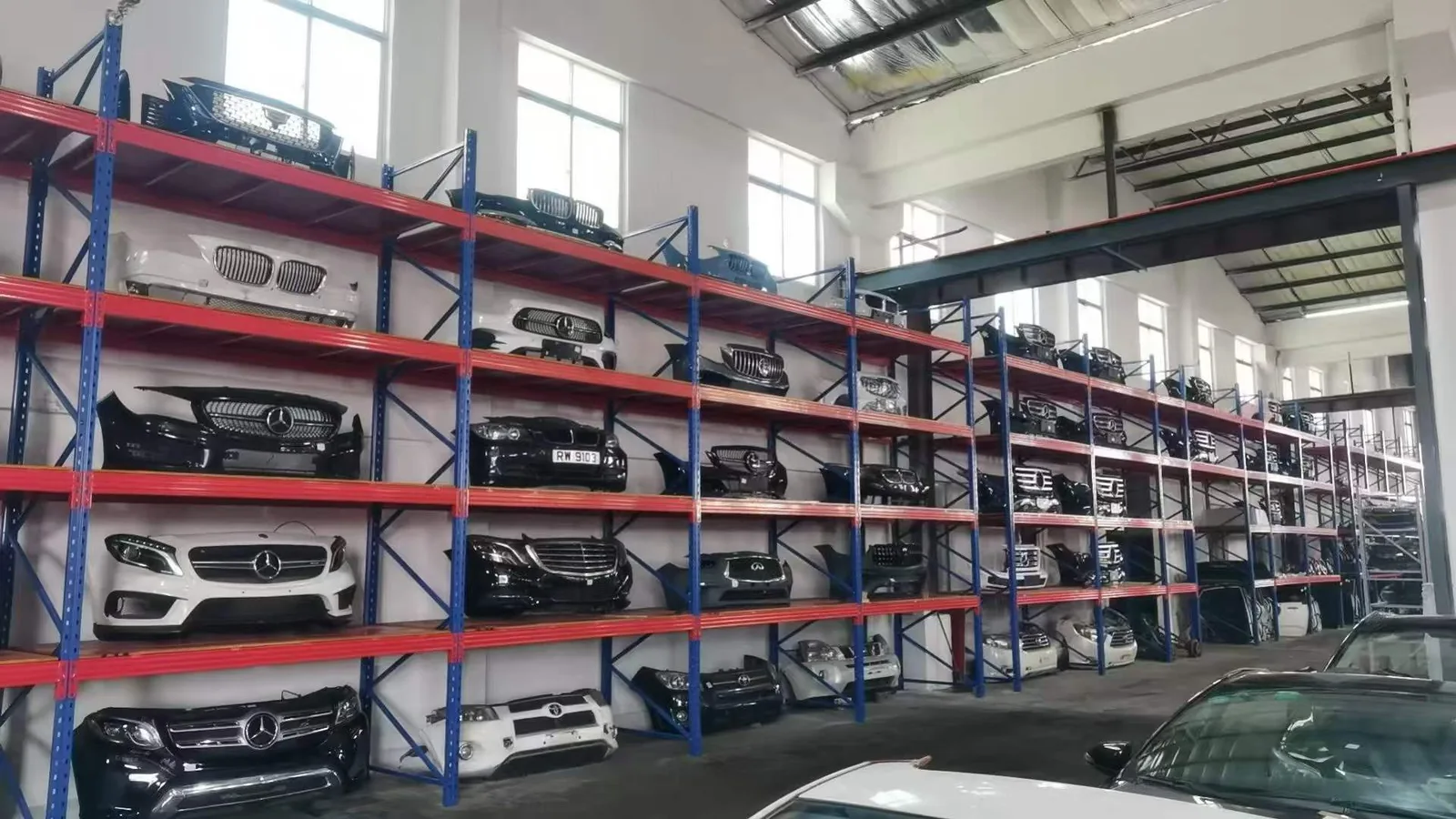 大量汽車保桿